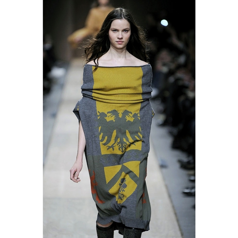 RARE Stella McCartney Fedora Renaissance Medieval Coat Of Arm Cowl Wool Sweater